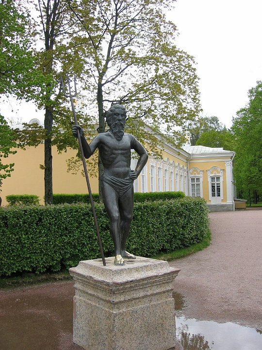 59 Statue at Peterhof.jpg